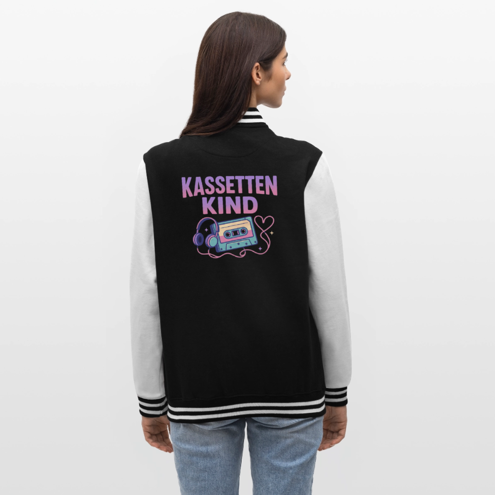 Kassettenkind-Nostalgie-Edition, weiche Collegejacke in Premium-Qualität - black/white