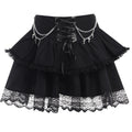 Gothic Rock mit Ketten- und Kreuzdetails