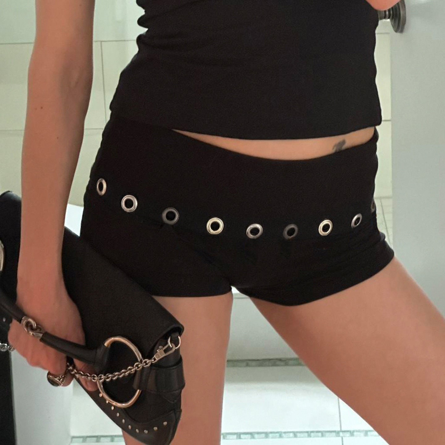 Punk Gothic Shorts mit Ösendetails