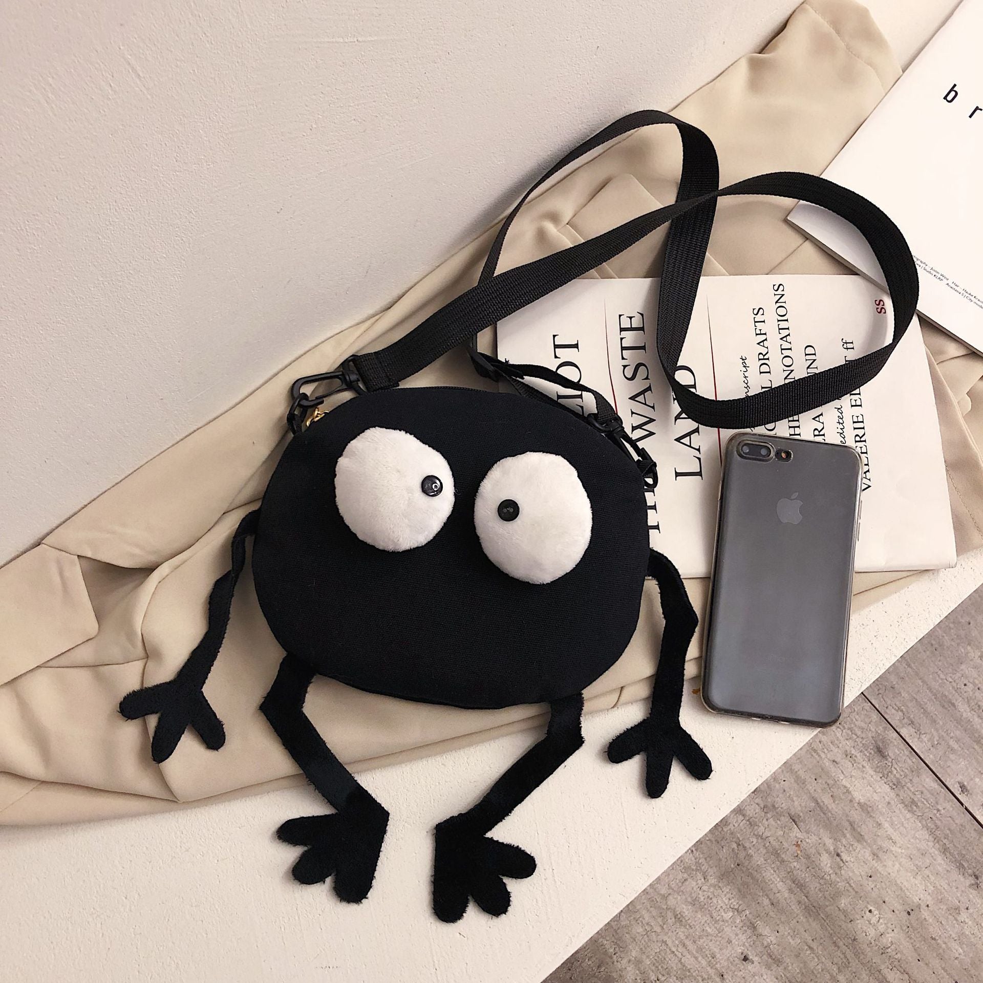 Flauschige Monster Umhängetasche
